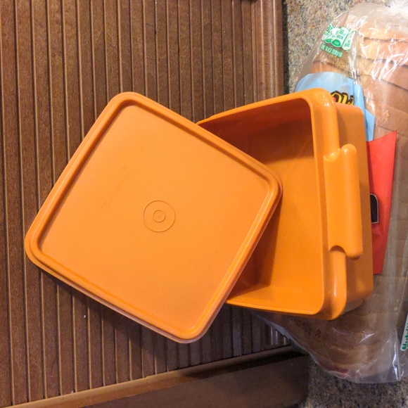 Vintage Tupperware Square Away Sandwich Holder Orange 1362-18 - Picture 3 of 9